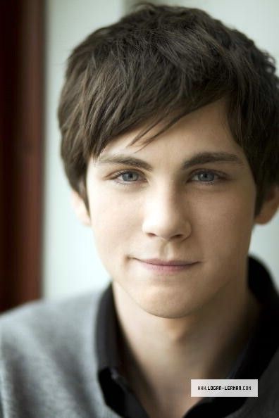 logan-lerman-logan-lerman-13543988-396-594.jpg